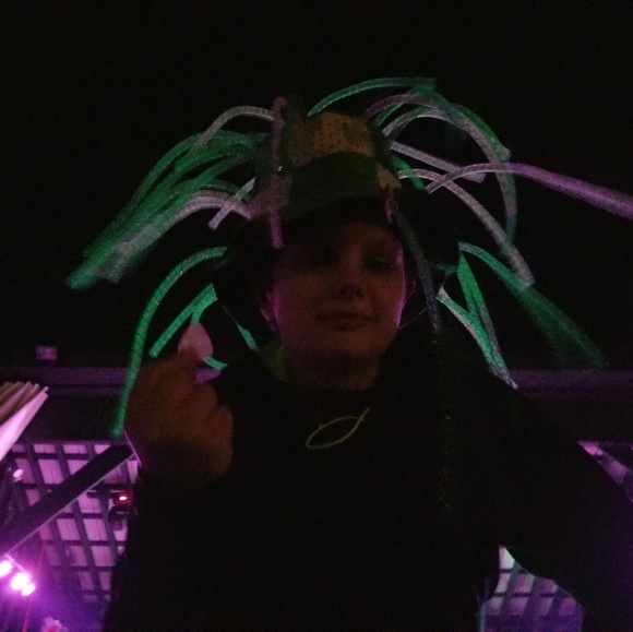 Meet your Posher, Carrie - Picture 4 of 5